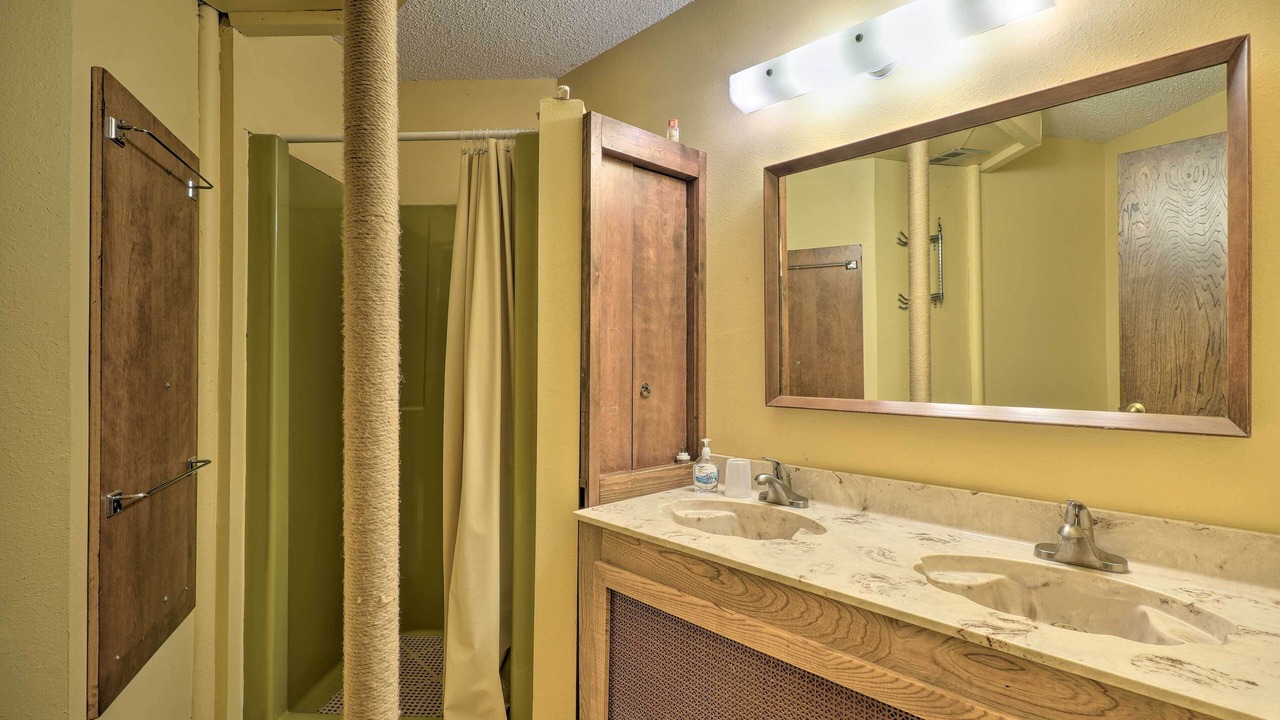Photo of Bathroom in Garfield