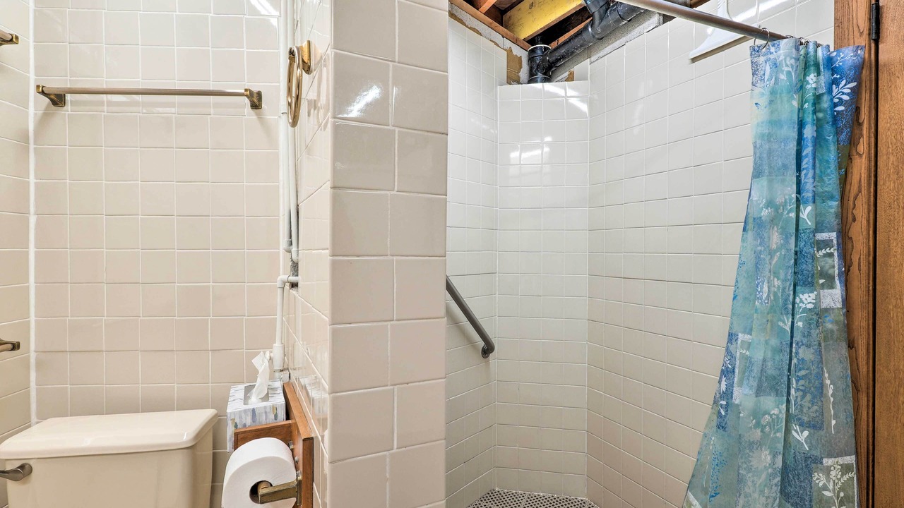 Photo of Bathroom in Garfield