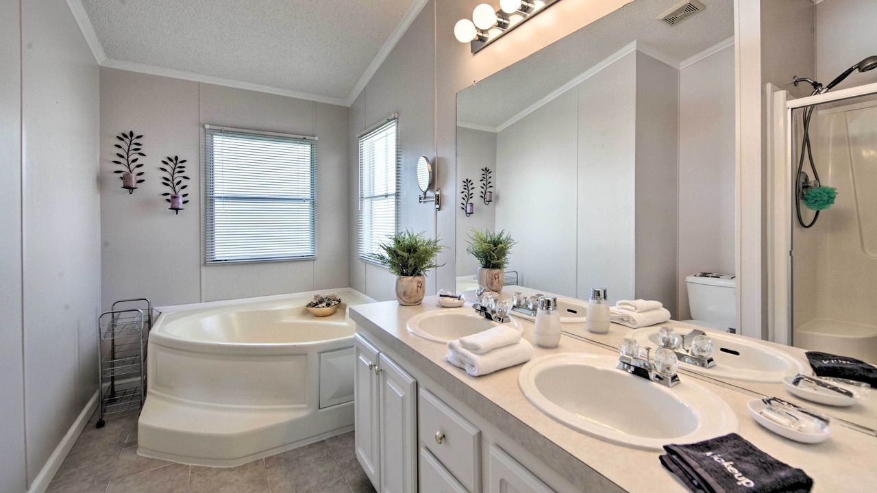 Photo of Bathroom in Enchanted Oaks