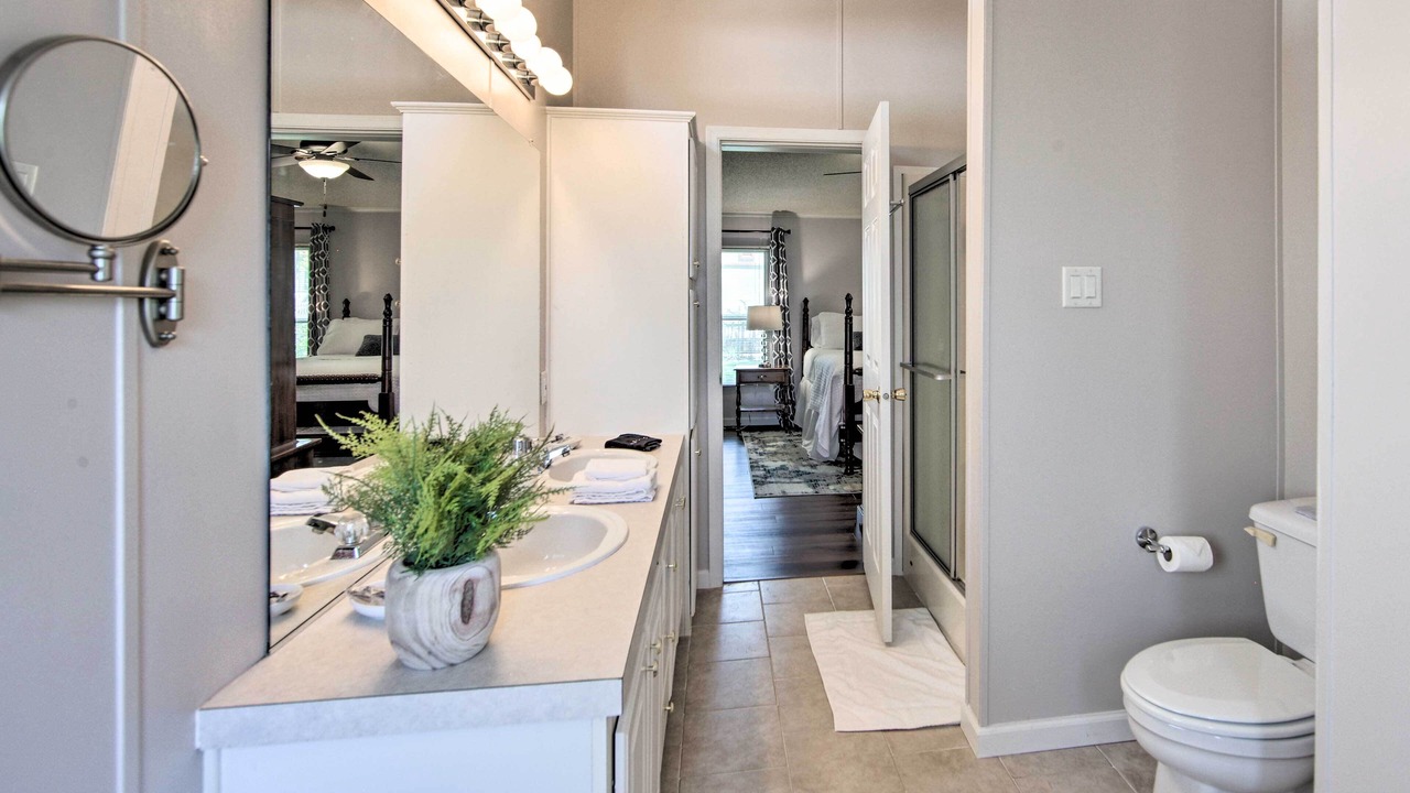 Photo of Bathroom in Enchanted Oaks