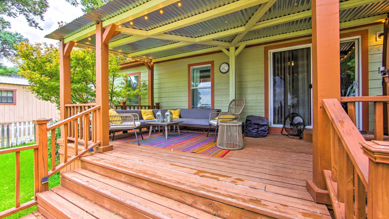 Photo of Patio Balcony in Enchanted Oaks