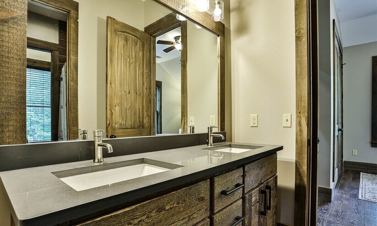 Photo of Bathroom in McCaysville