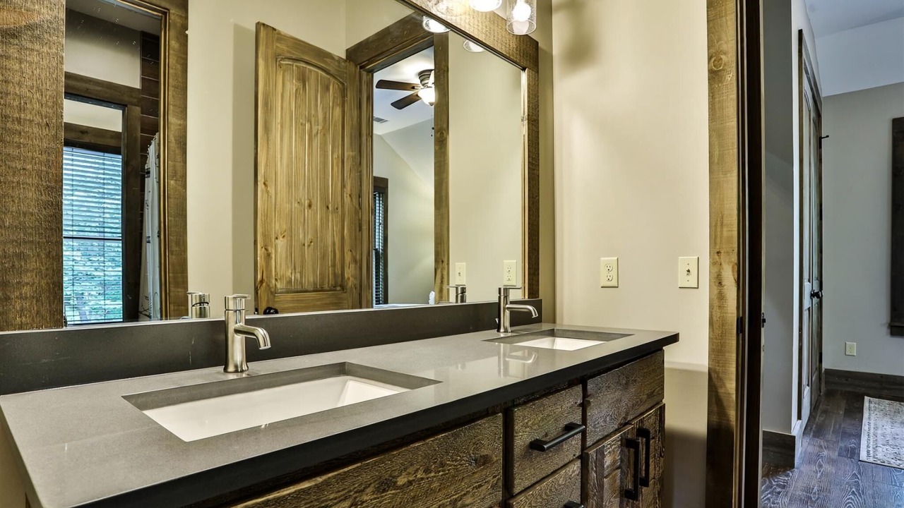 Photo of Bathroom in McCaysville