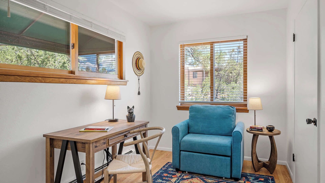 Photo of Livingroom in Northeast Santa Fe