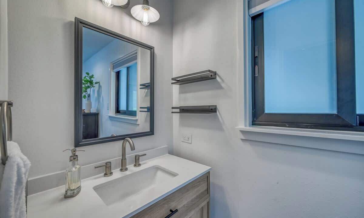 Photo of Bathroom in Canyon Lake