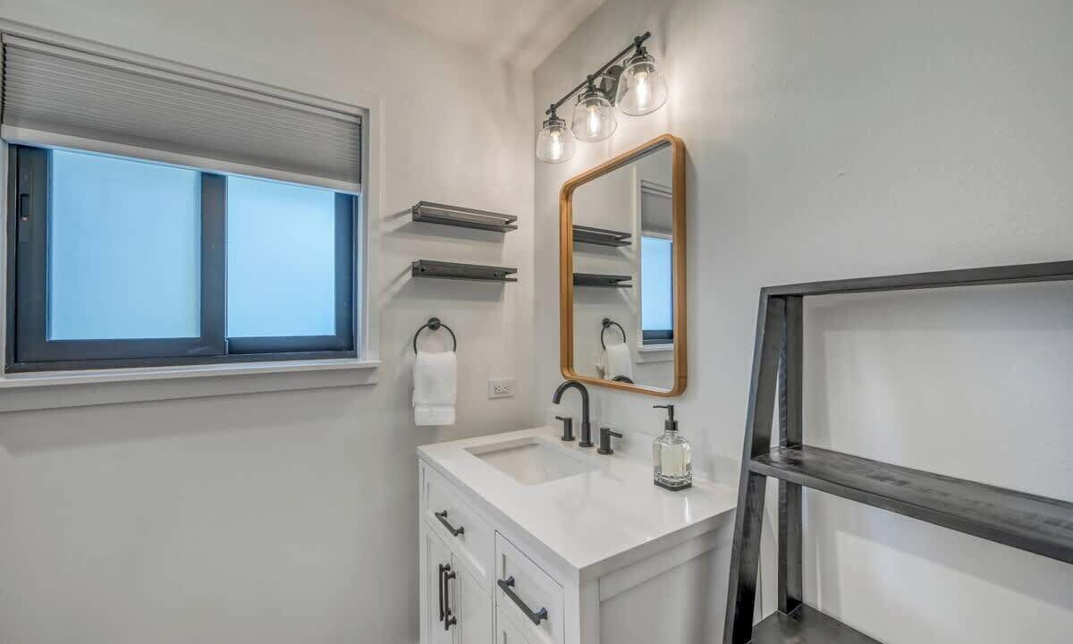 Photo of Bathroom in Canyon Lake
