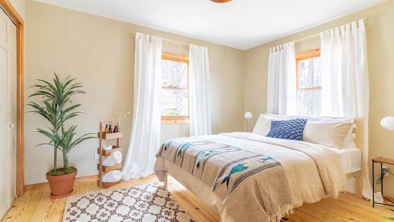 Photo of Bedroom in Roscoe