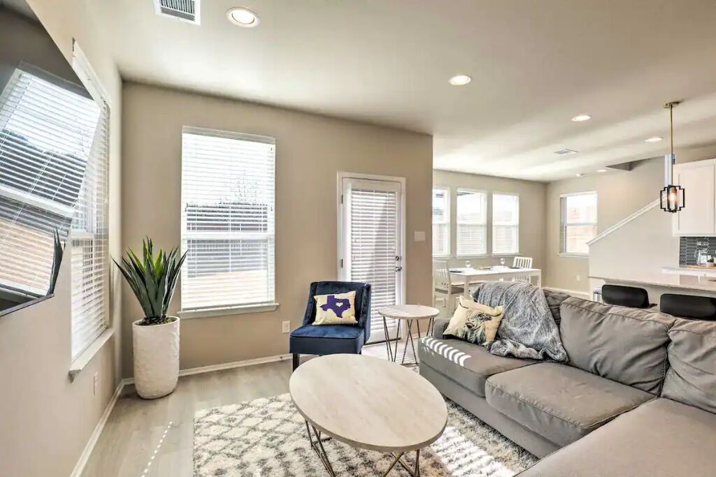 Photo of Livingroom in Travis County