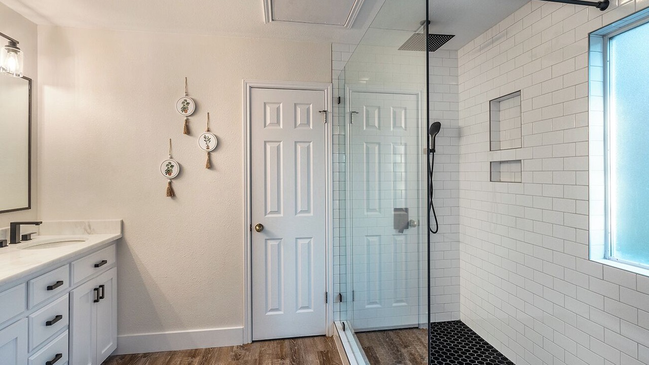 Photo of Bathroom in Lago Vista