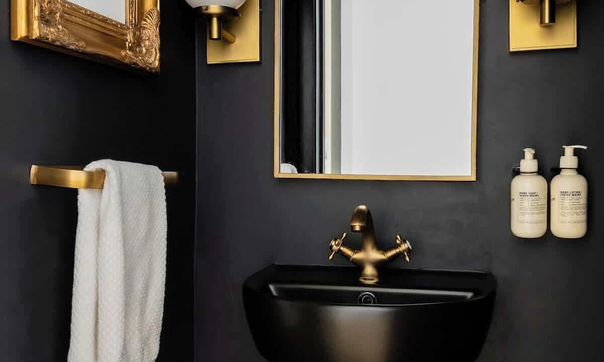 Photo of Bathroom in Turtle Creek