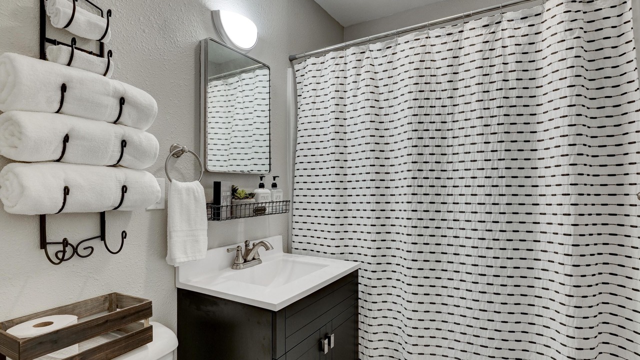 Photo of Bathroom in Lamar