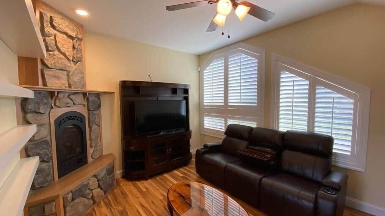 Photo of Livingroom in Port Ontario