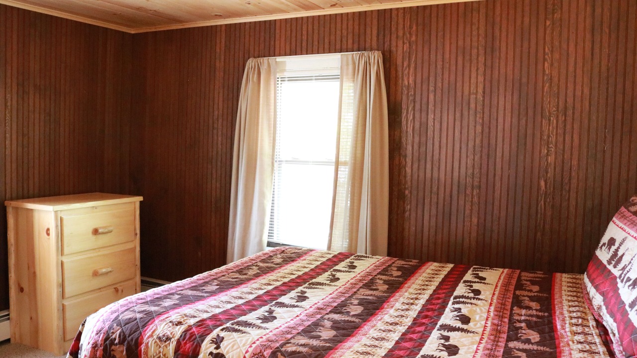 Photo of Bedroom in Inlet