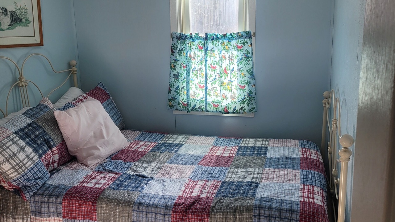 Photo of Bedroom in Gores Landing