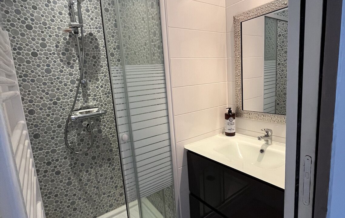 Photo of Bathroom in Port-Vendres