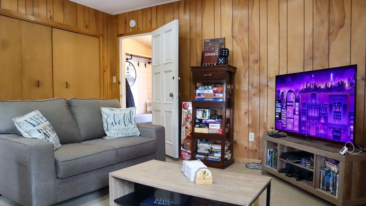 Photo of Livingroom in Monetville