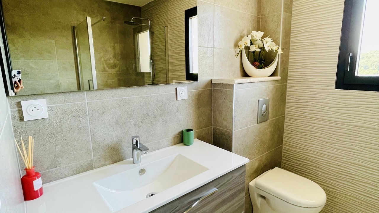 Photo of Bathroom in Saint-Sebastien-d'Aigrefeuille
