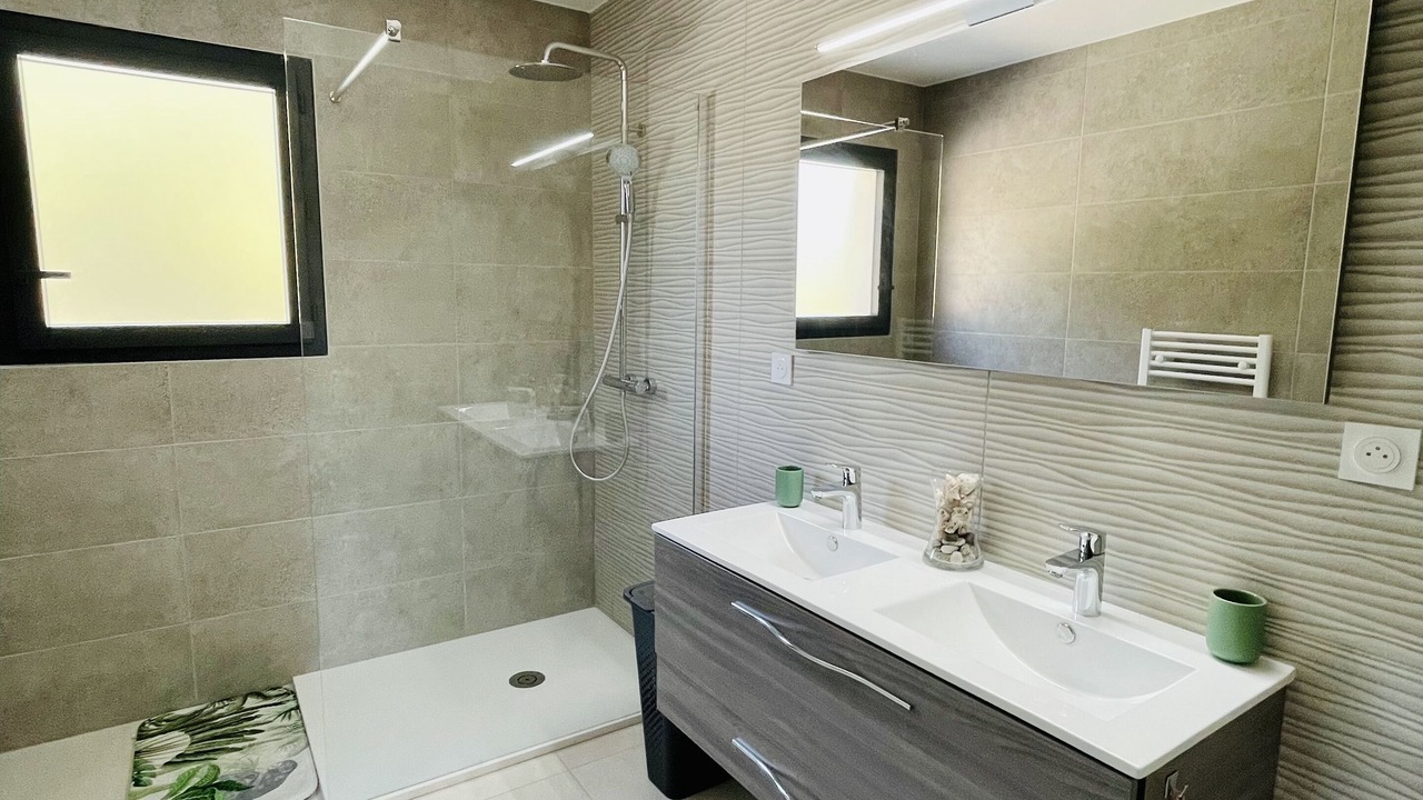Photo of Bathroom in Saint-Sebastien-d'Aigrefeuille