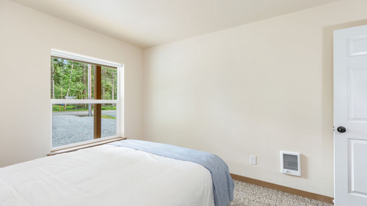 Photo of Bedroom in Paradise Estates