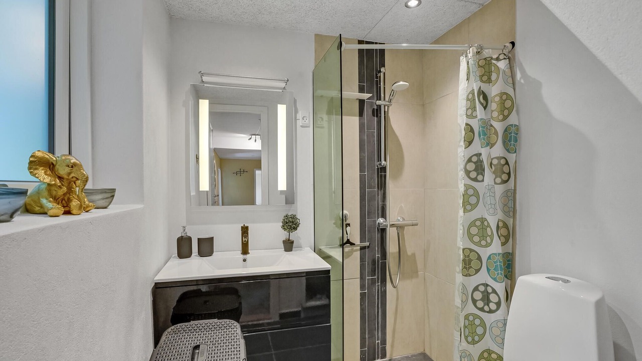 Photo of Bathroom in Fur