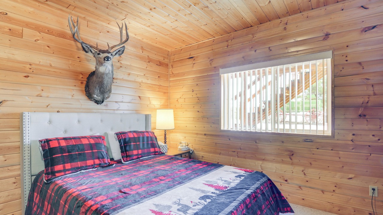 Photo of Bedroom in Mammoth Creek