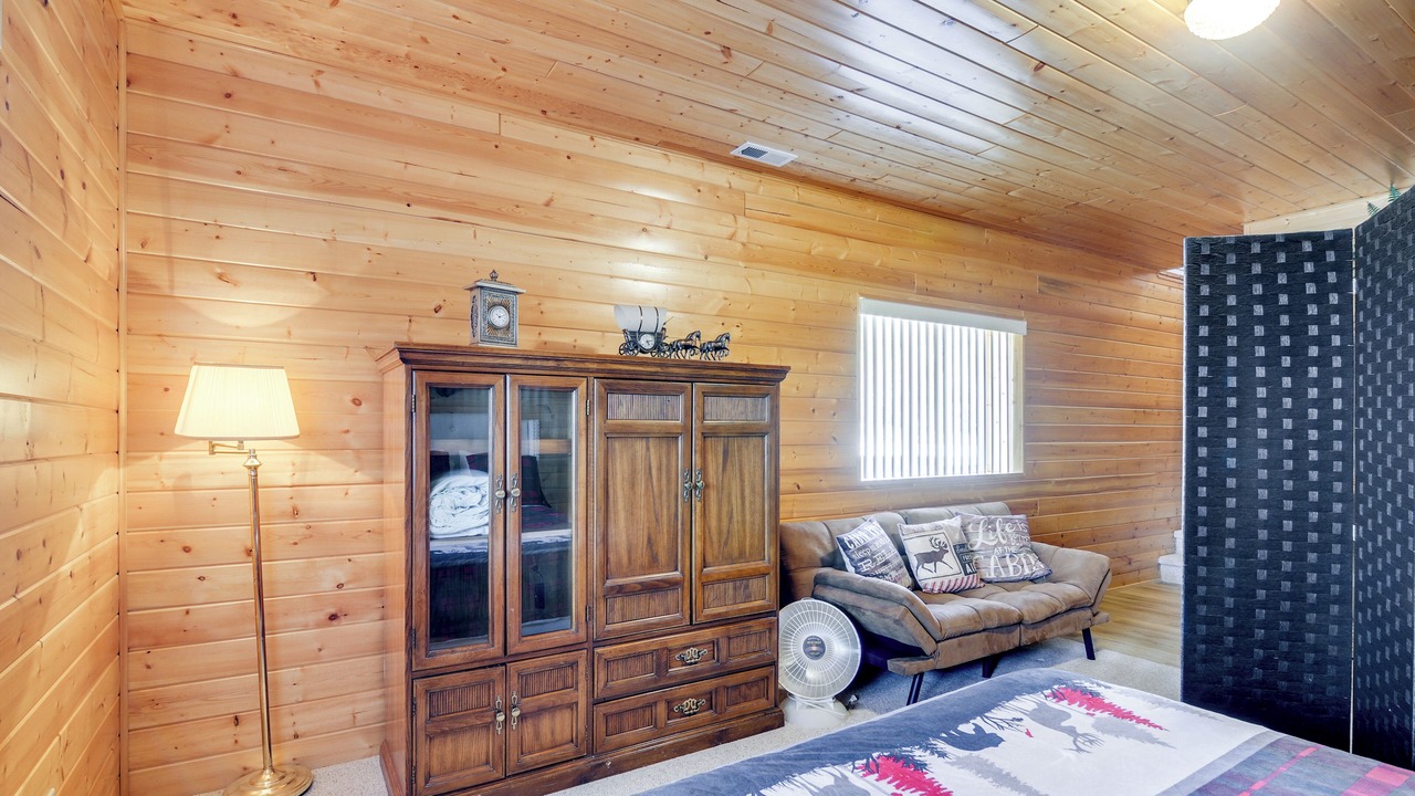 Photo of Bedroom in Mammoth Creek