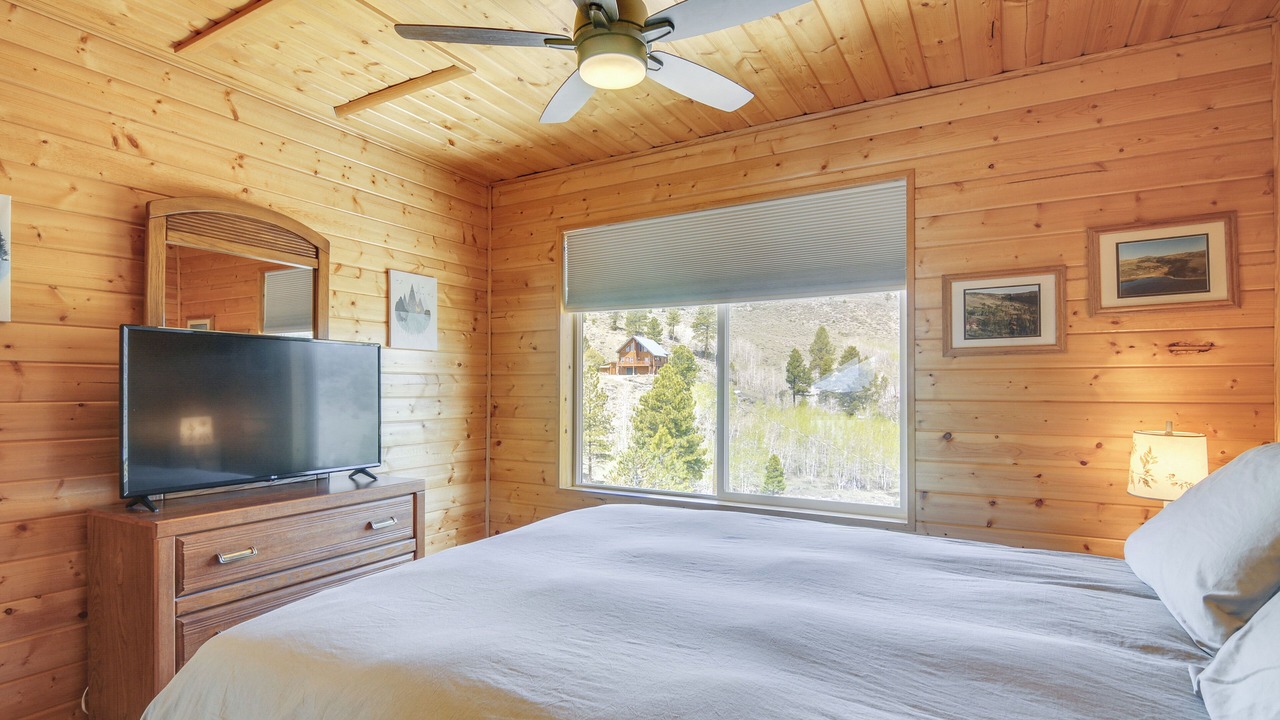 Photo of Bedroom in Mammoth Creek