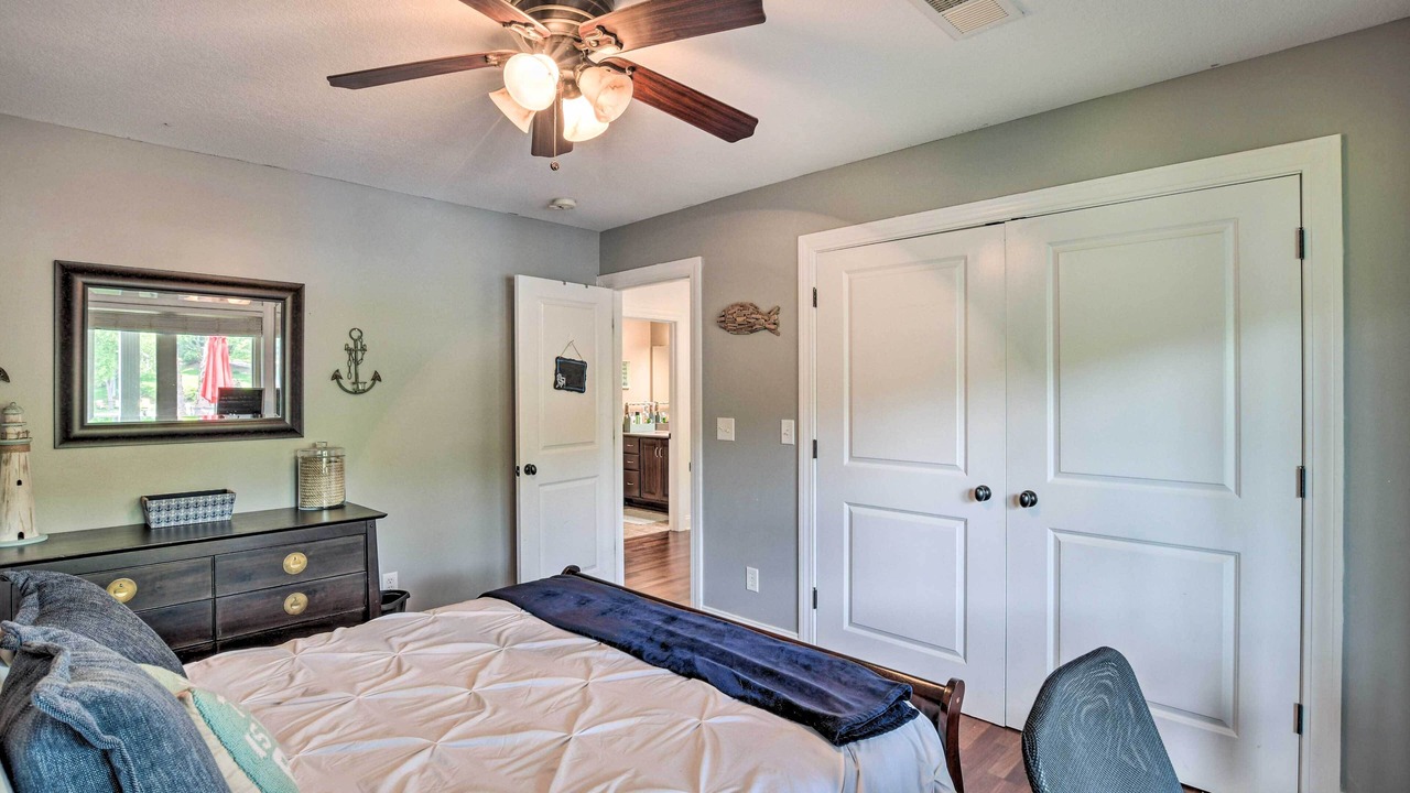 Photo of Bedroom in Lake Secession