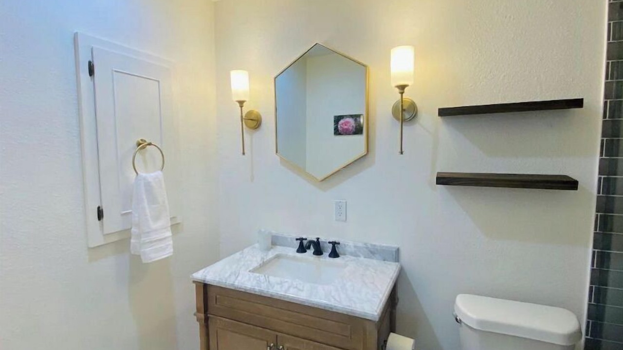 Photo of Bathroom in Kingsland