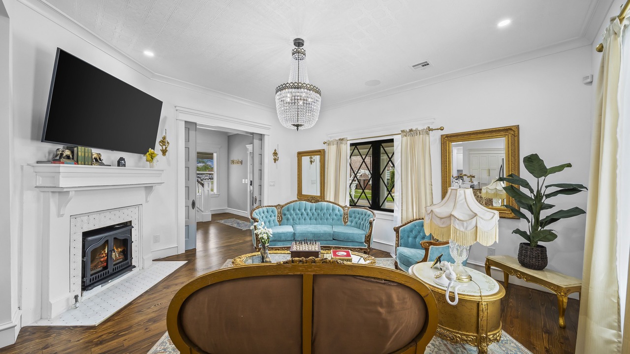Photo of Livingroom in Broken Arrow