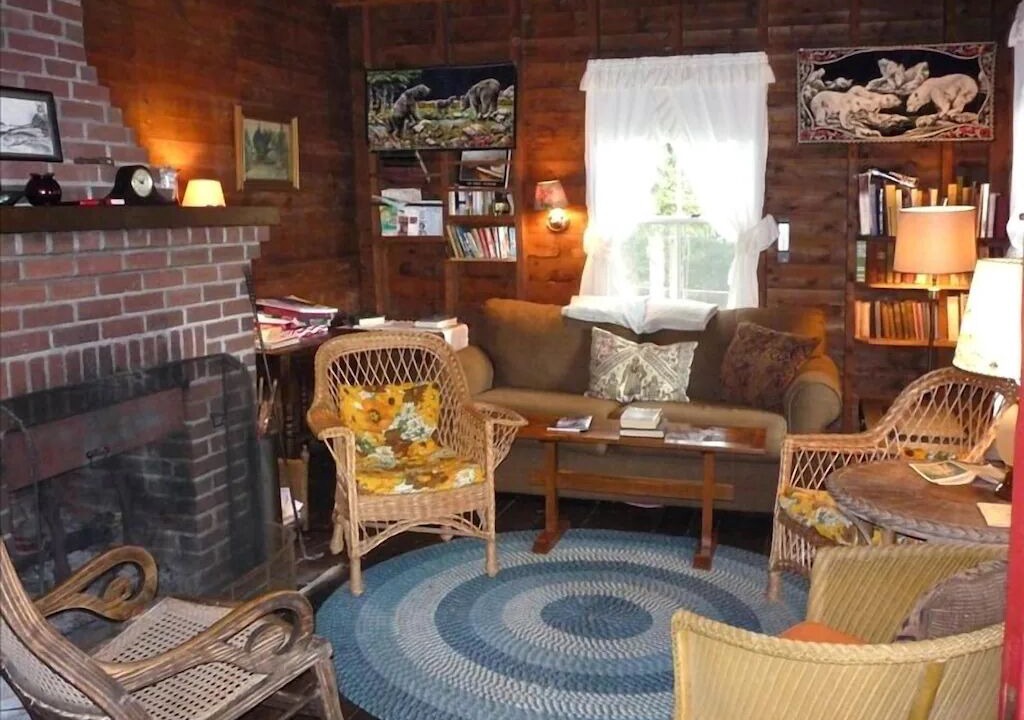 Photo of Livingroom in Brooklin