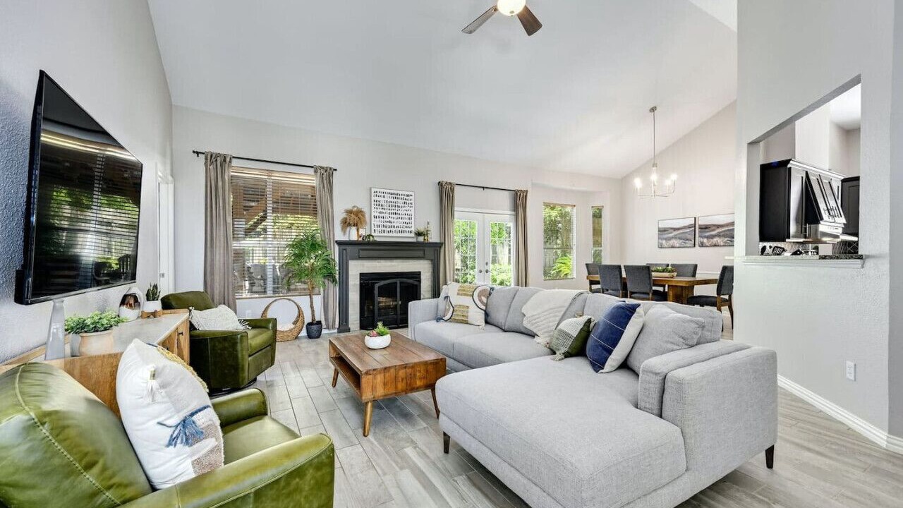 Photo of Livingroom in Wells Branch