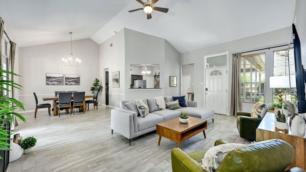 Photo of Livingroom in Wells Branch