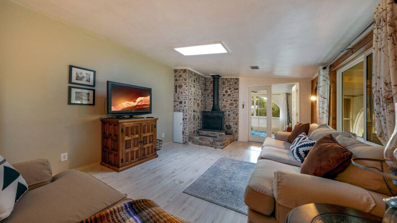 Photo of Livingroom in Elgin
