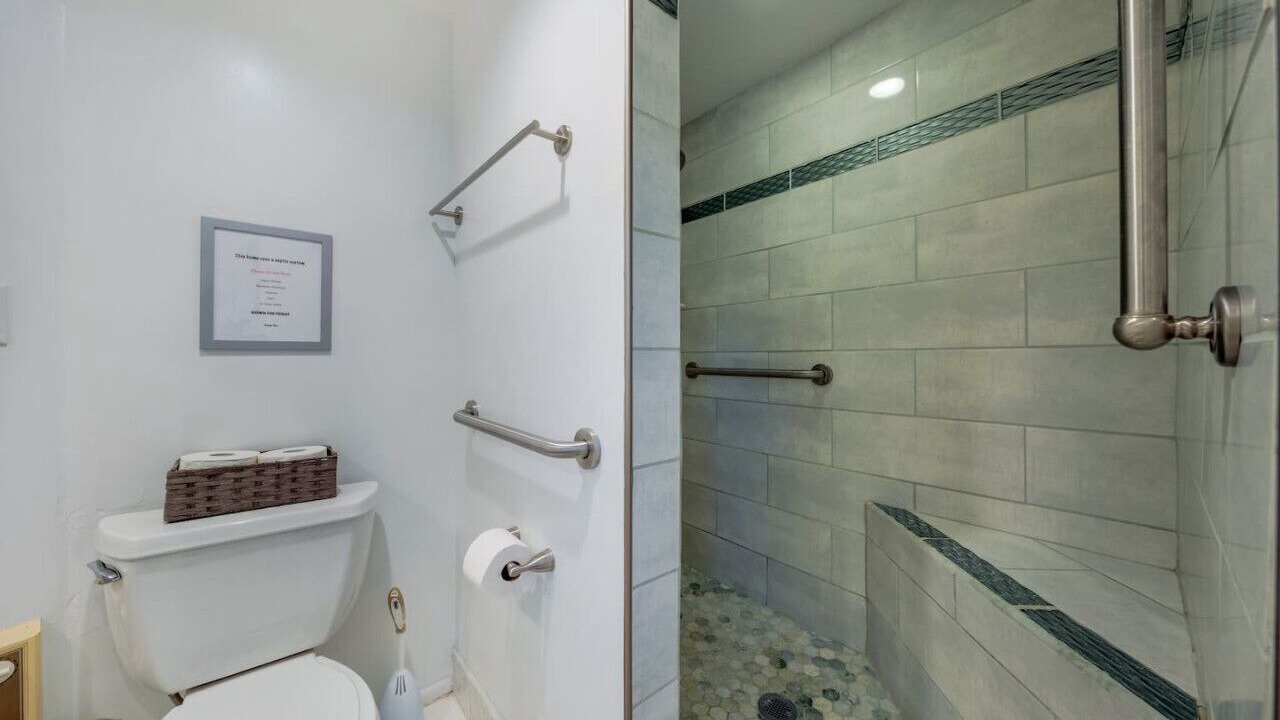 Photo of Bathroom in Elgin
