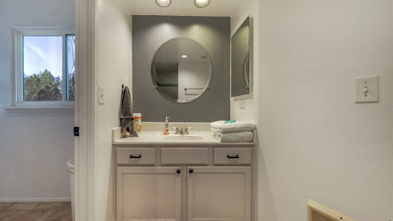 Photo of Bathroom in Elgin