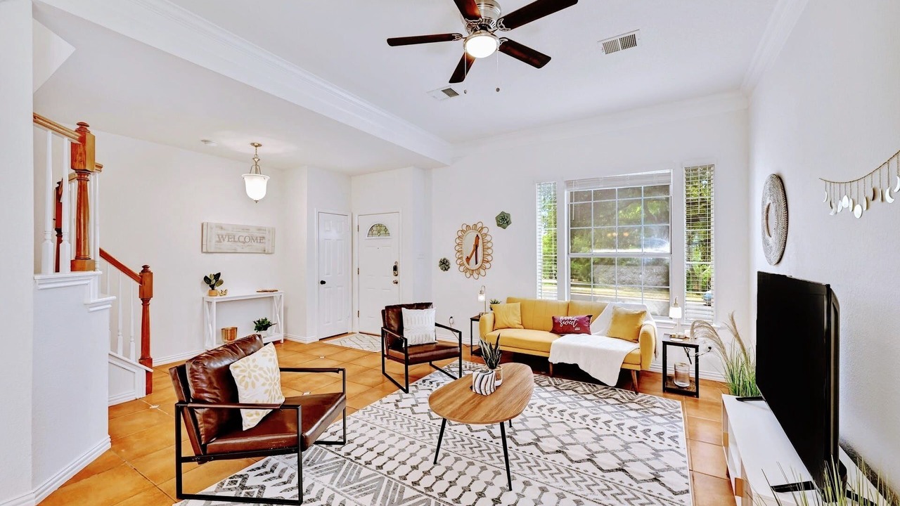 Photo of Livingroom in Wells Branch