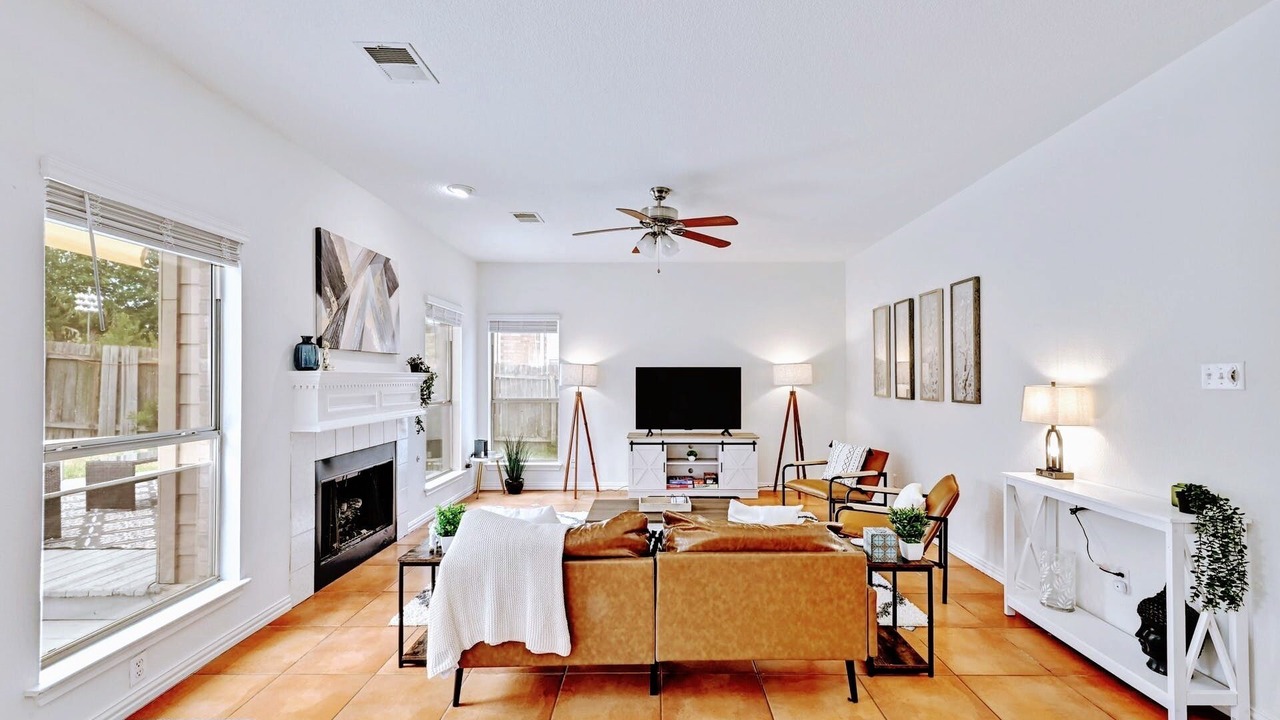 Photo of Livingroom in Wells Branch