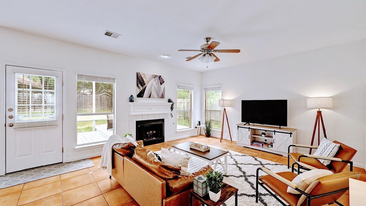 Photo of Livingroom in Wells Branch
