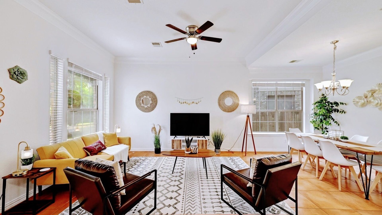 Photo of Livingroom in Wells Branch
