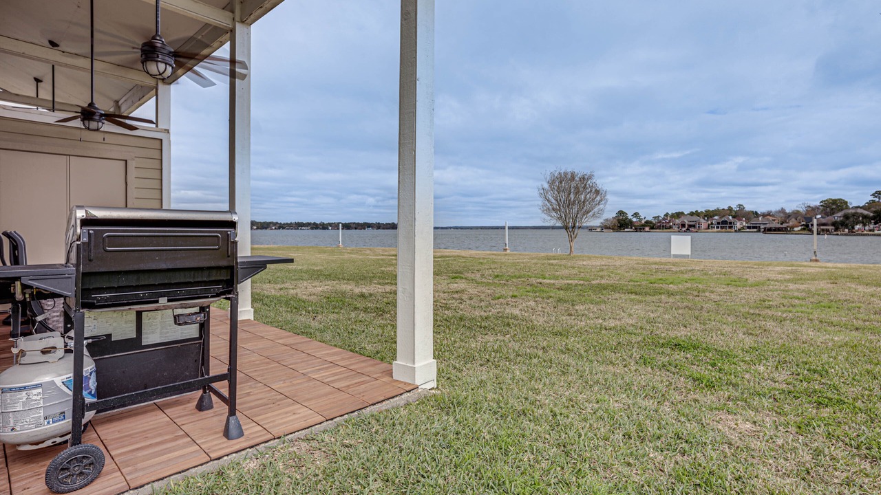 Photo of Patio Balcony in April Sound