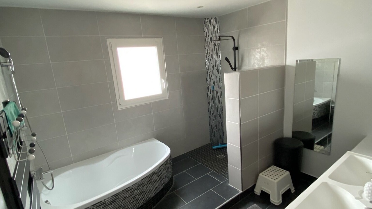 Photo of Bathroom in Cournonsec