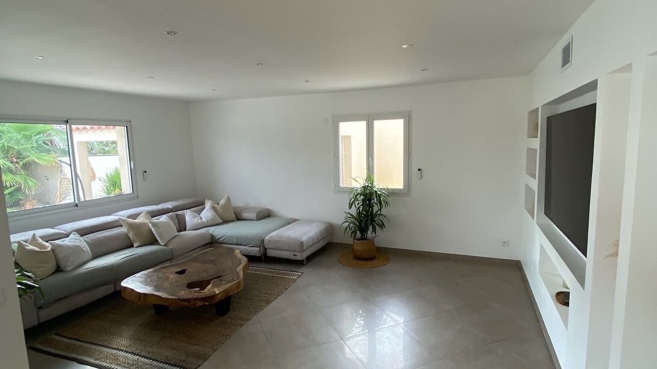 Photo of Livingroom in Cournonsec