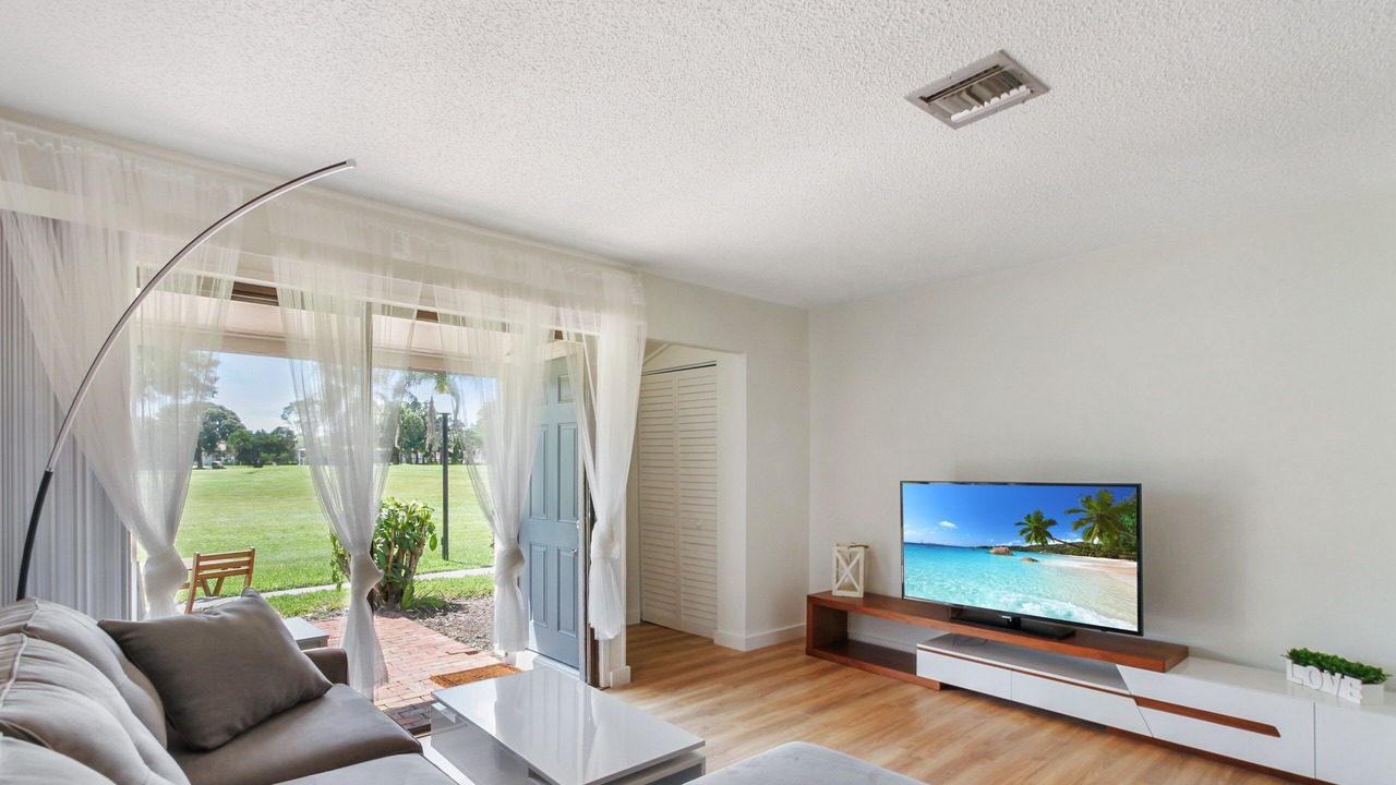 Photo of Livingroom in Bunker Oaks