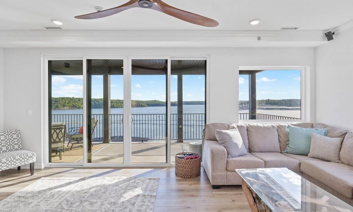 Photo of Livingroom in Osage Beach