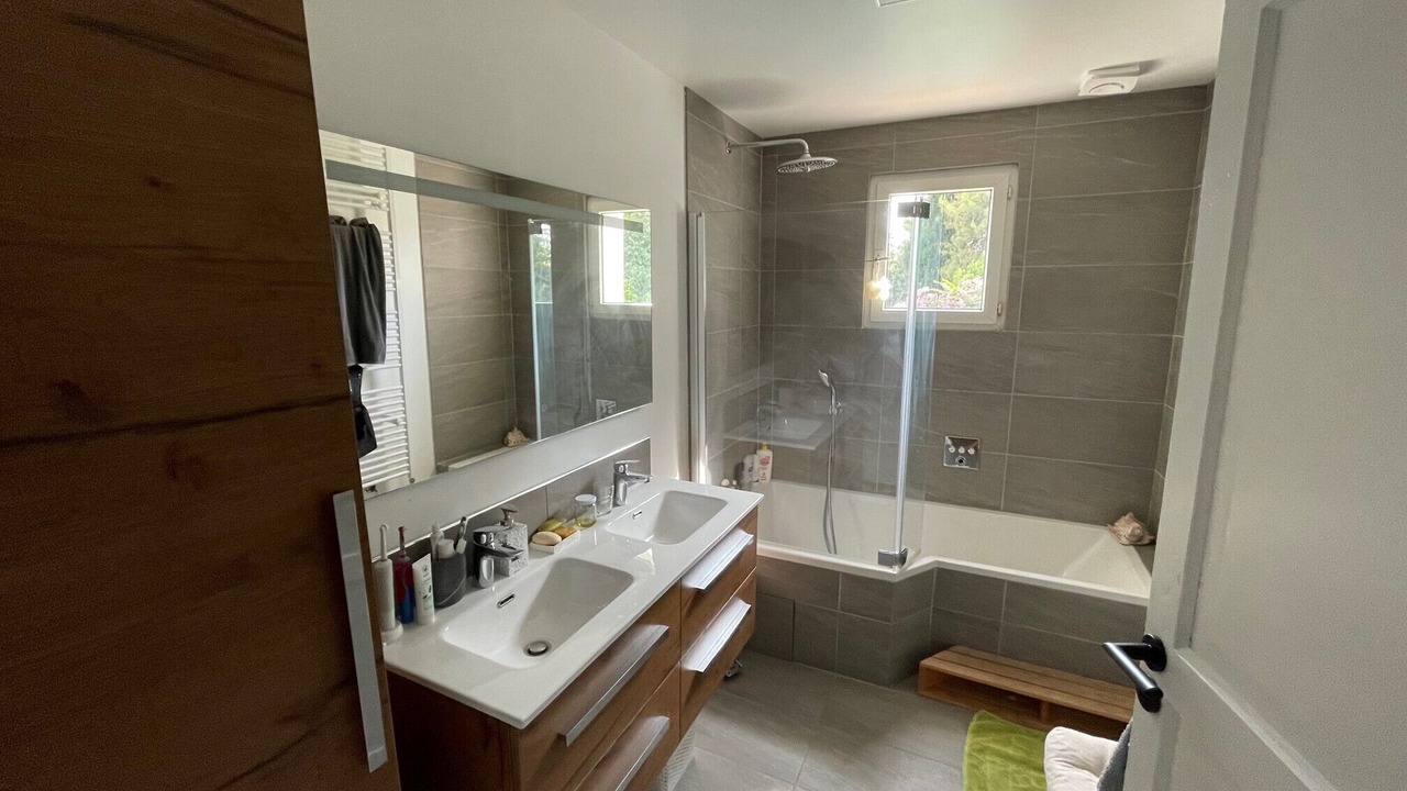 Photo of Bathroom in Lemasson