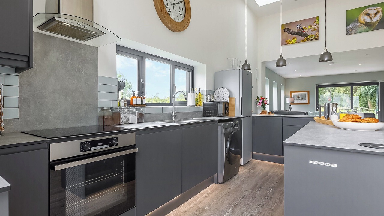 Photo of Others in Saham Toney