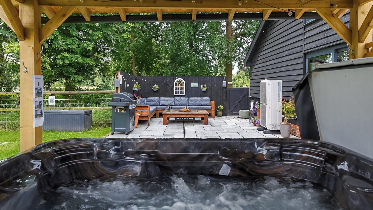 Photo of Others in Saham Toney