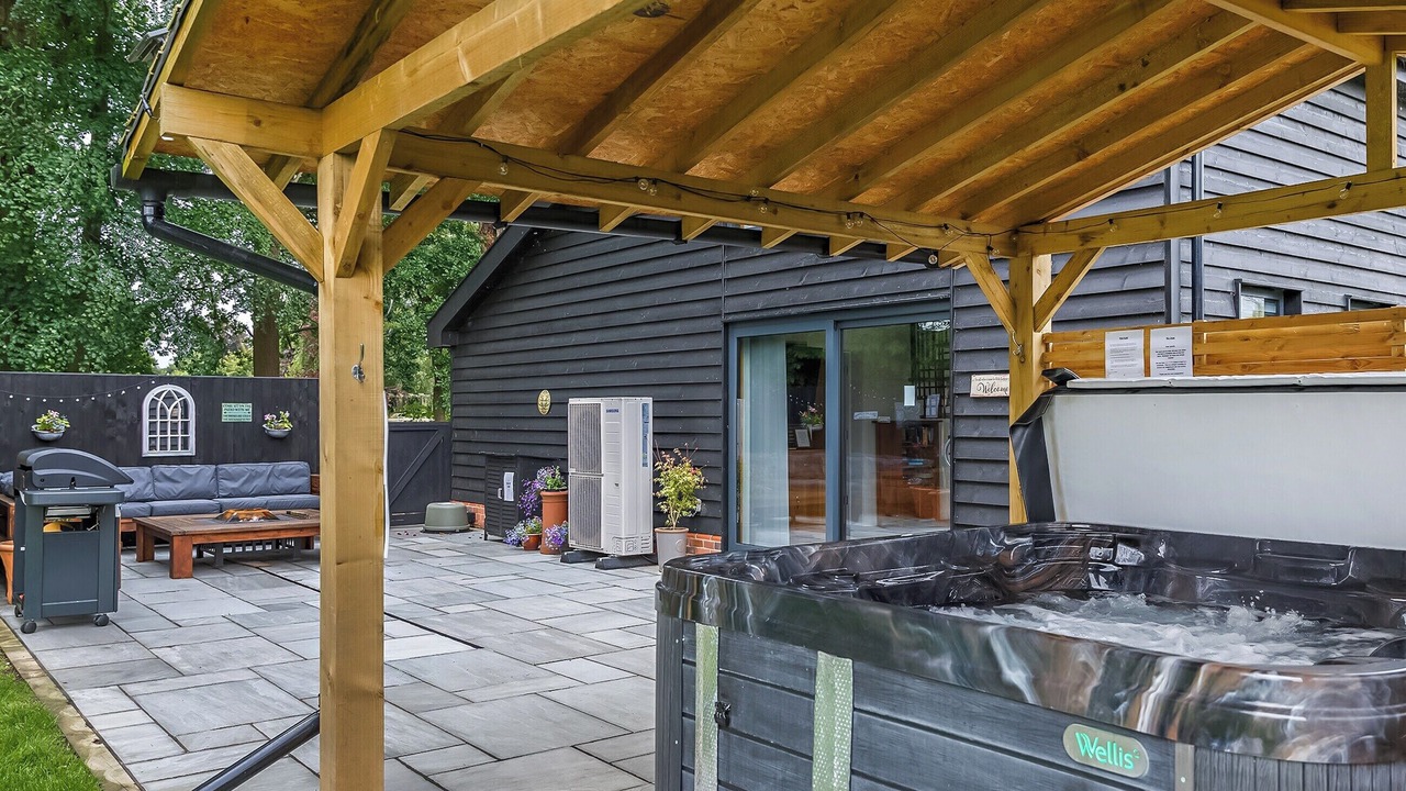 Photo of Others in Saham Toney