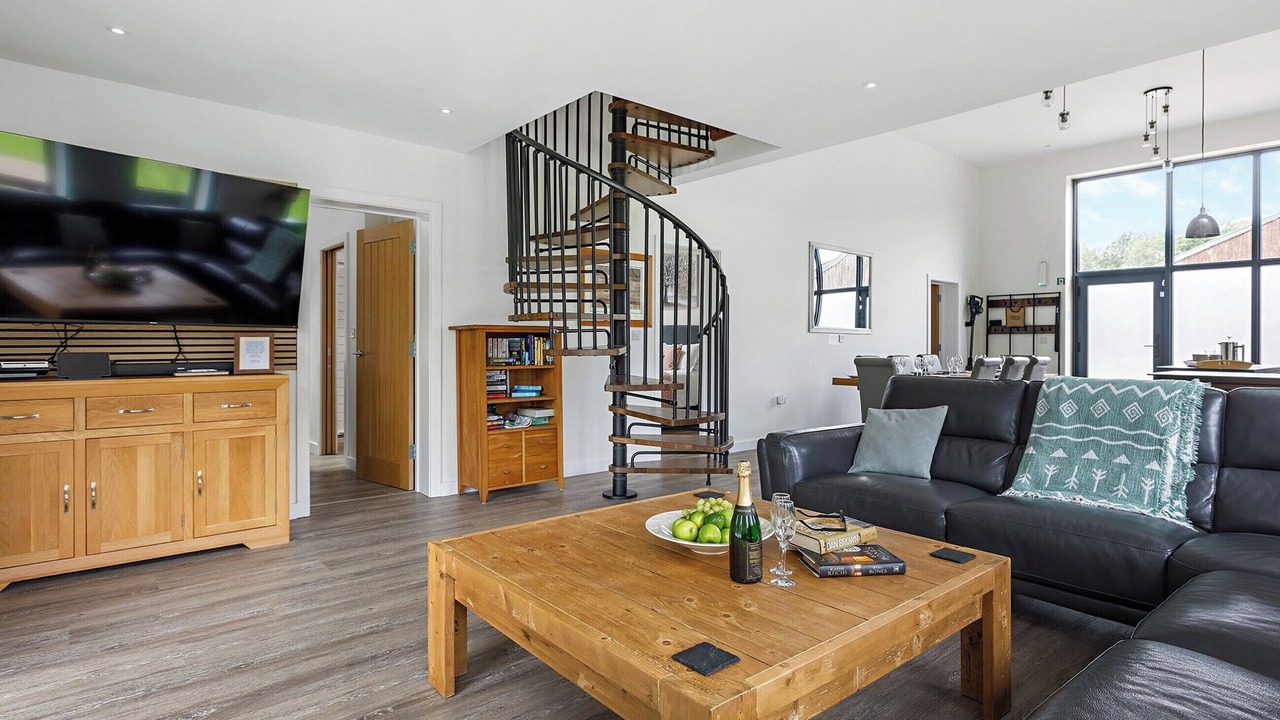 Photo of Others in Saham Toney